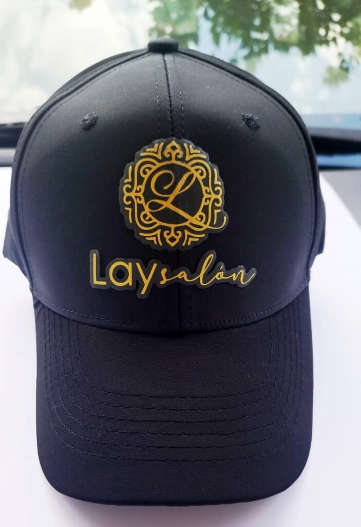 Gorra personalizada con bordado en realce (puff)