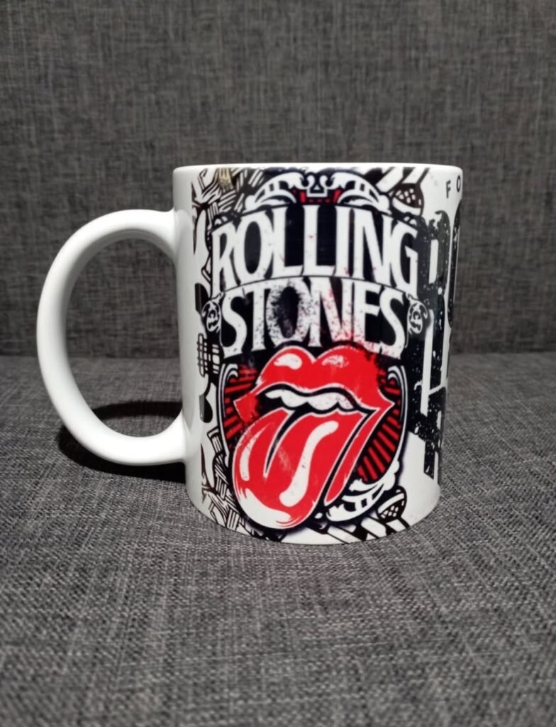 Taza personalizada sublimada con diseño de banda de rock a todo color